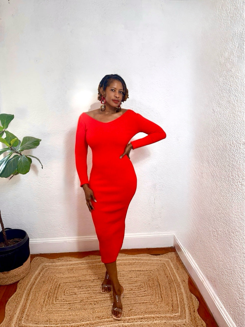 Close-up of ribbed fabric and neckline design on the Citrne Glow Ribbed Midi Dress.”